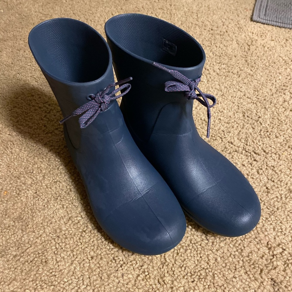 CROCS Rain Boots 8M PRICE IS FIRM